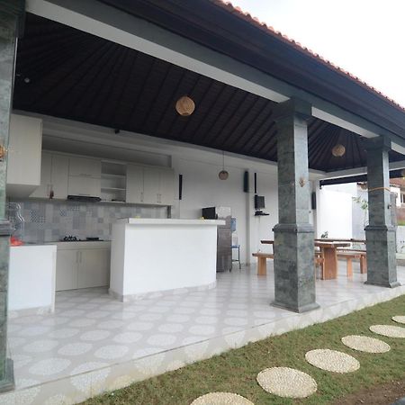 Kusuma Guesthouse 2 Canggu Esterno foto