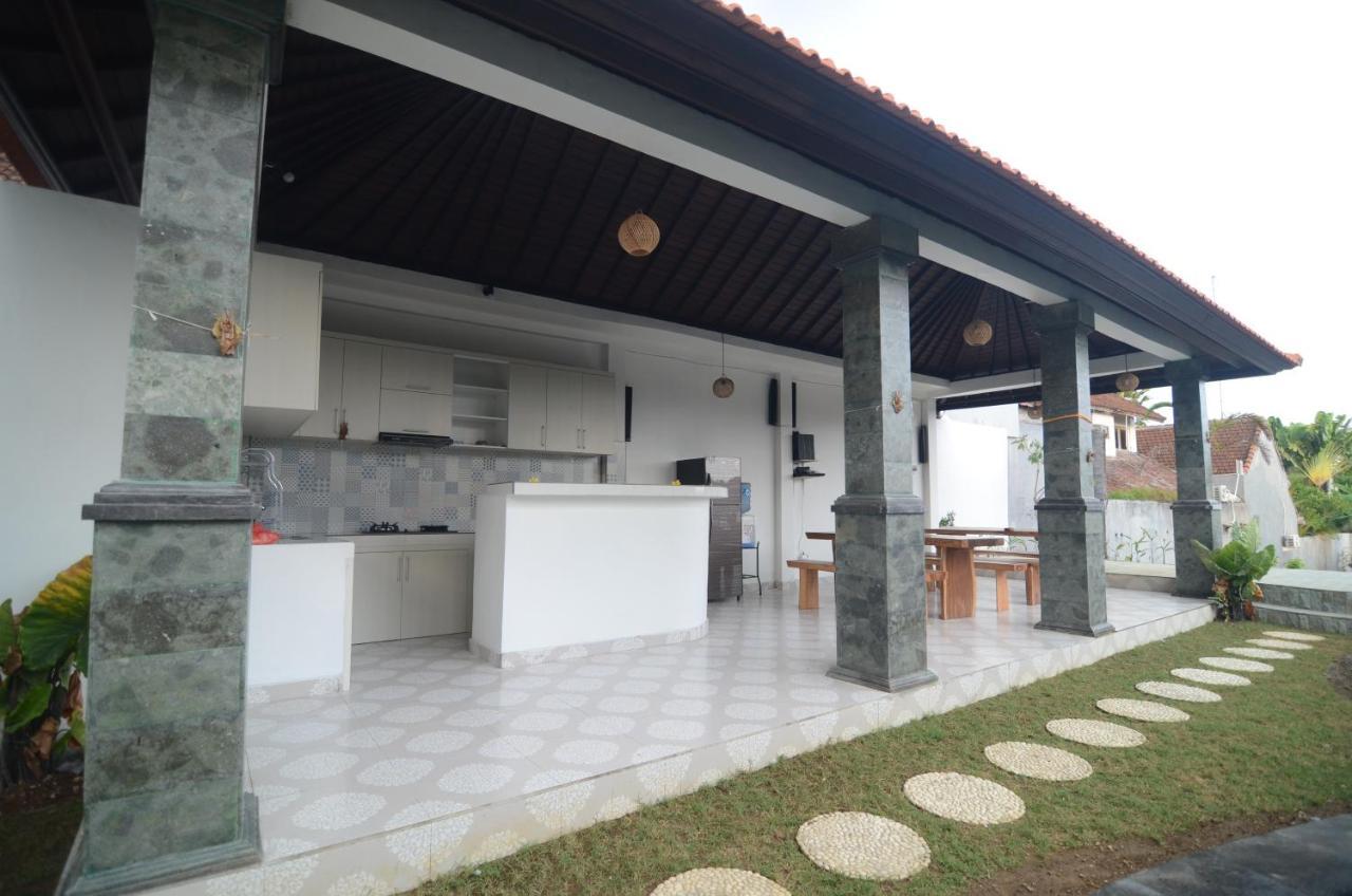 Kusuma Guesthouse 2 Canggu Esterno foto