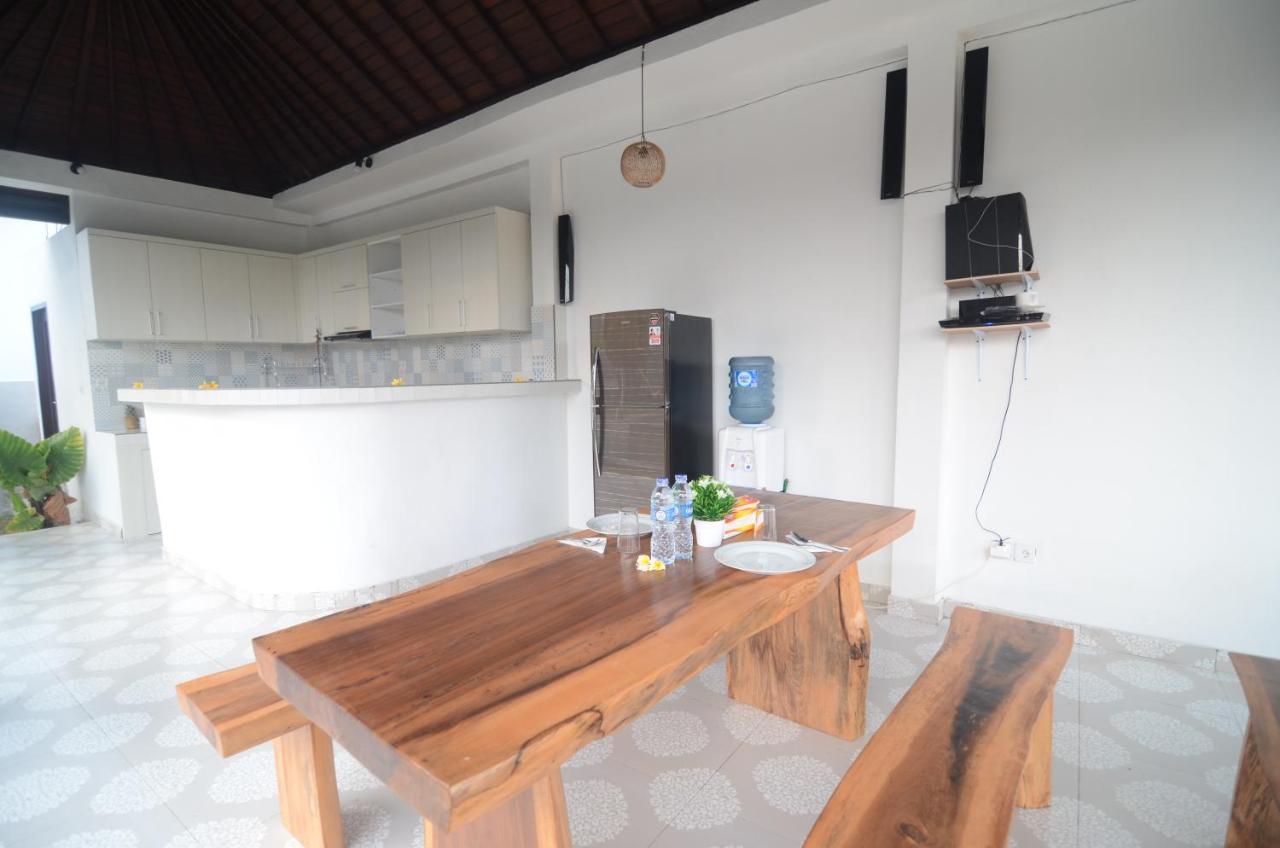 Kusuma Guesthouse 2 Canggu Esterno foto