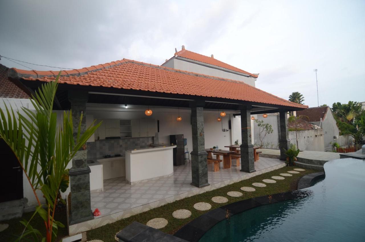Kusuma Guesthouse 2 Canggu Esterno foto