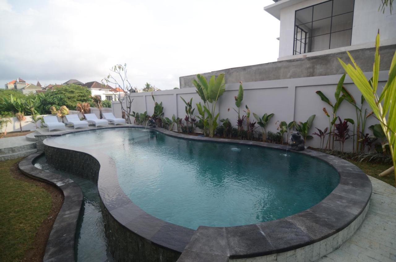 Kusuma Guesthouse 2 Canggu Esterno foto