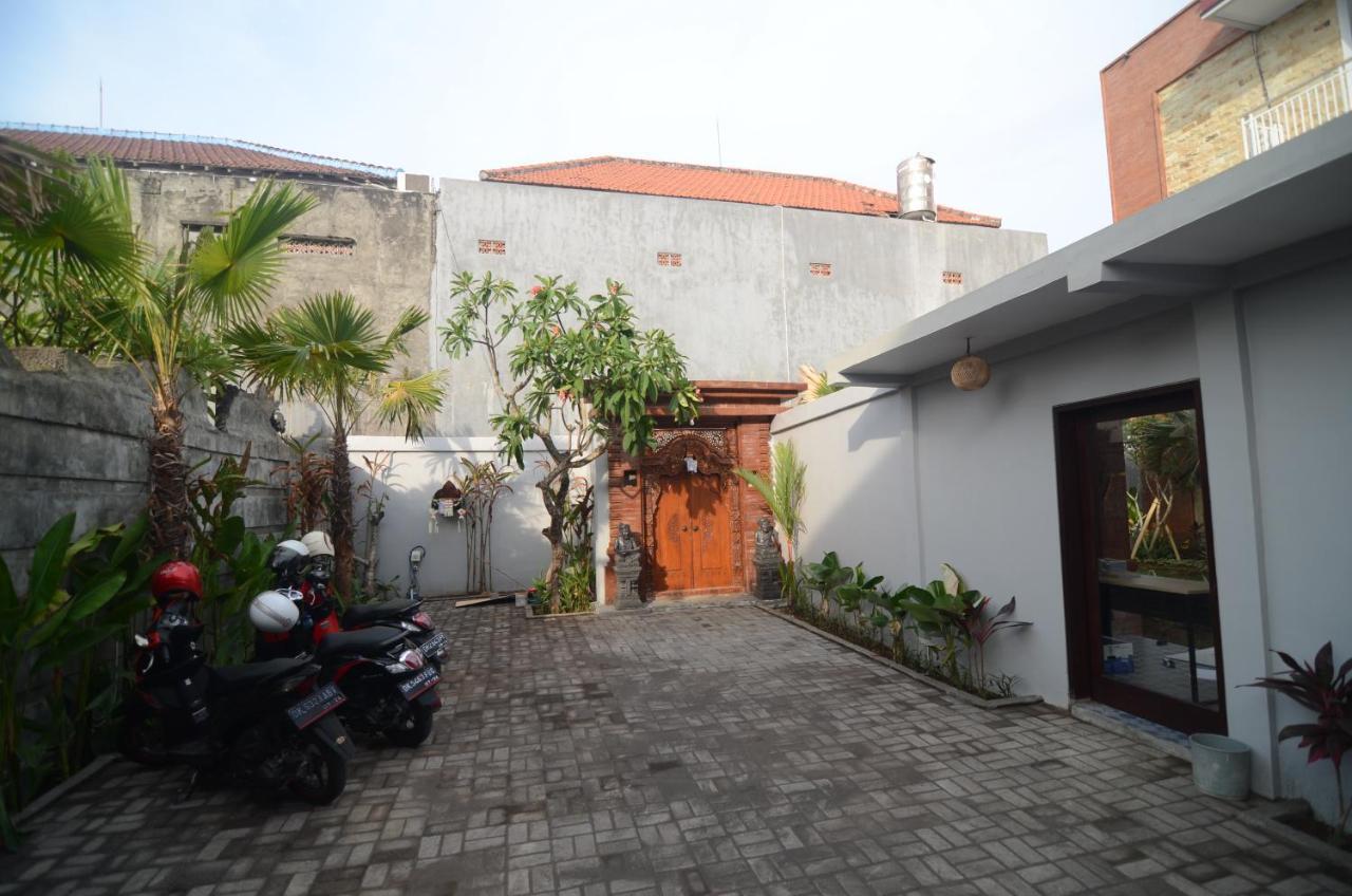 Kusuma Guesthouse 2 Canggu Esterno foto